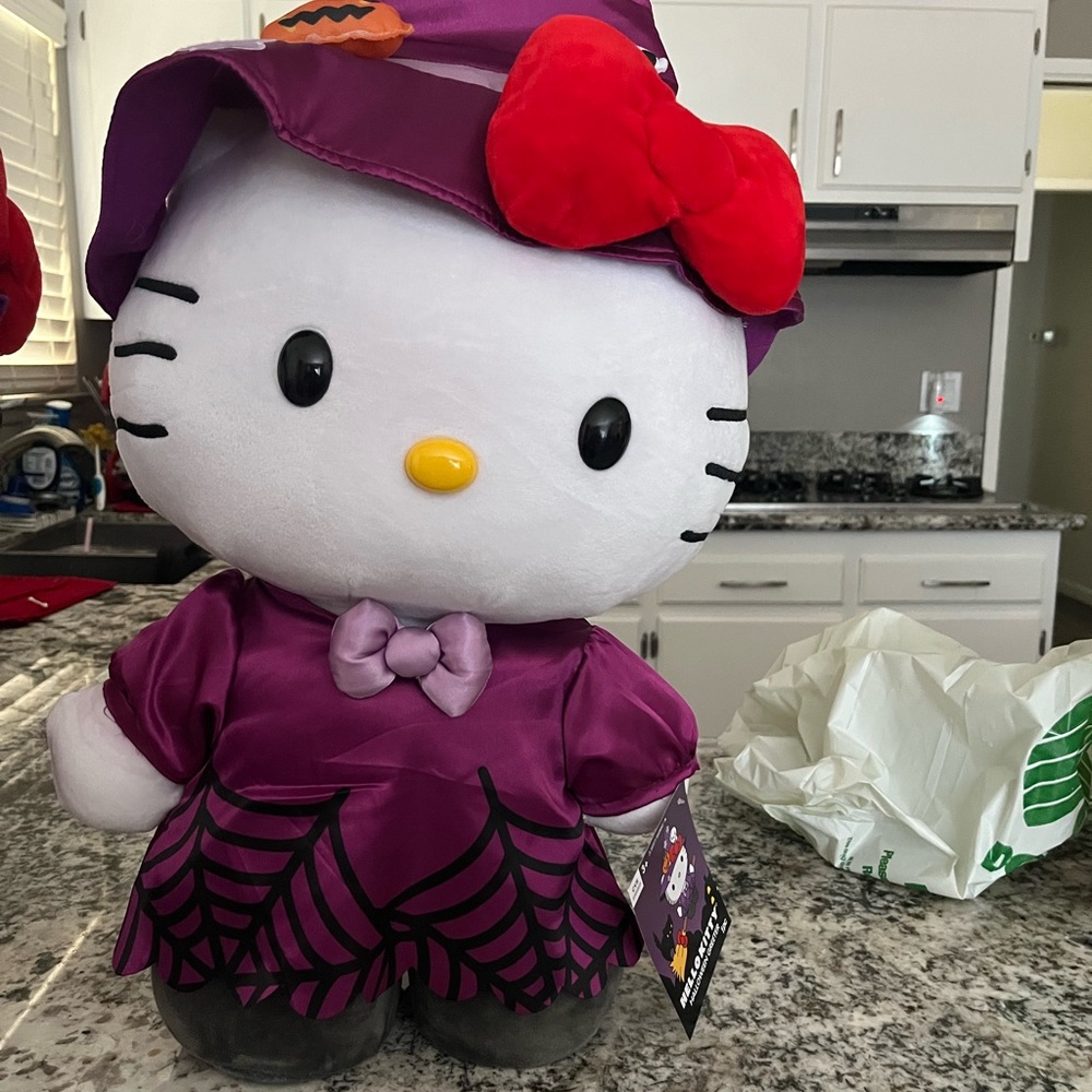 Hello Kitty Witch Greeter 2022 Halloween